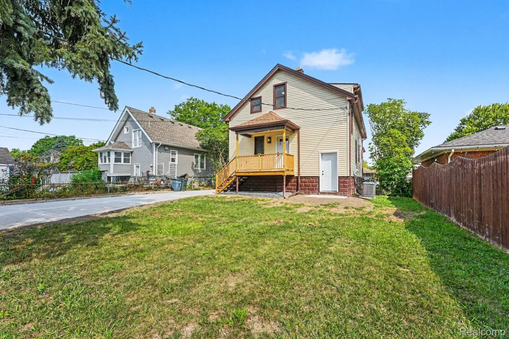 20834 Ardmore Park Drive St Clair Shores City, MI 48081