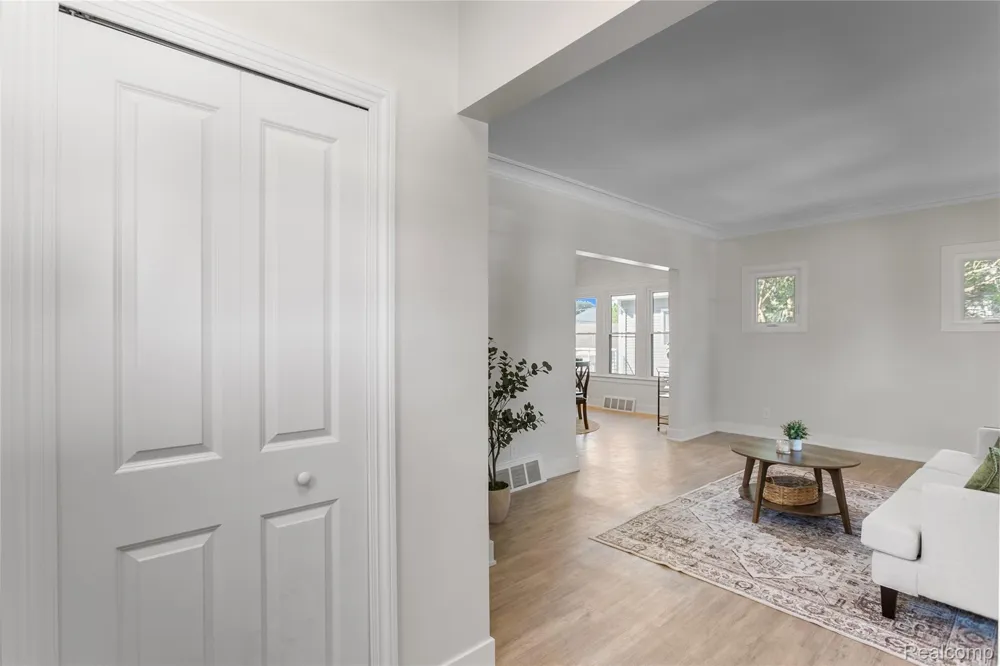 20834 Ardmore Park Drive St Clair Shores City, MI 48081