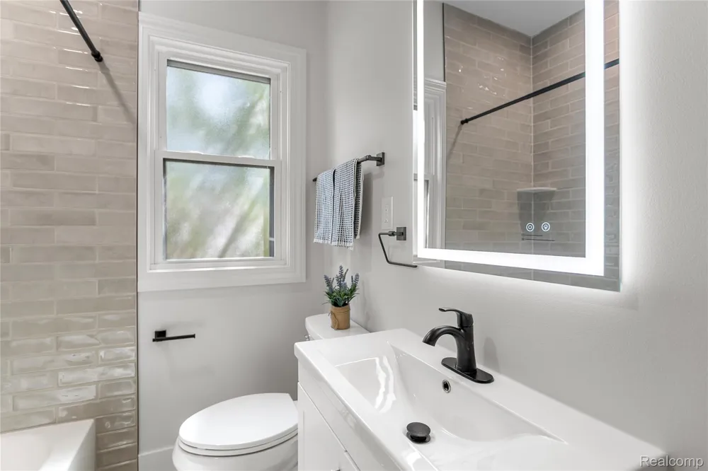 20834 Ardmore Park Drive St Clair Shores City, MI 48081