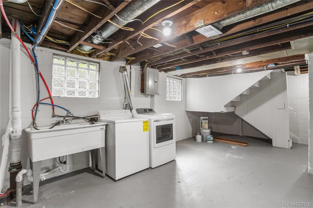 20834 Ardmore Park Drive St Clair Shores City, MI 48081