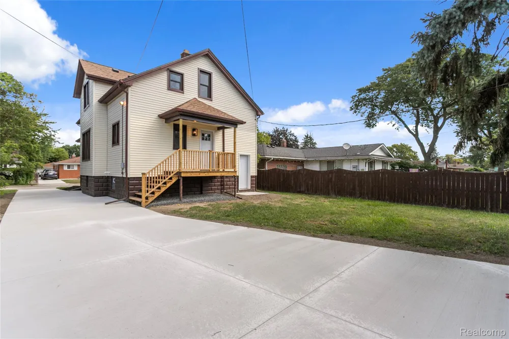 20834 Ardmore Park Drive St Clair Shores City, MI 48081