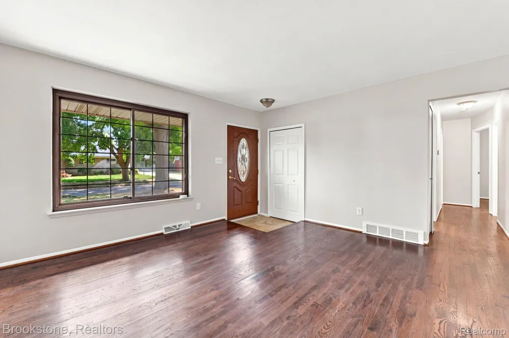34116 Kennedy Street Westland City, MI 48185