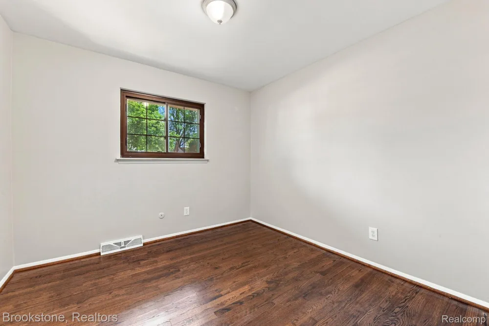 34116 Kennedy Street Westland City, MI 48185
