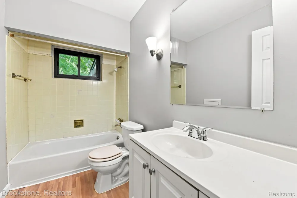 34116 Kennedy Street Westland City, MI 48185