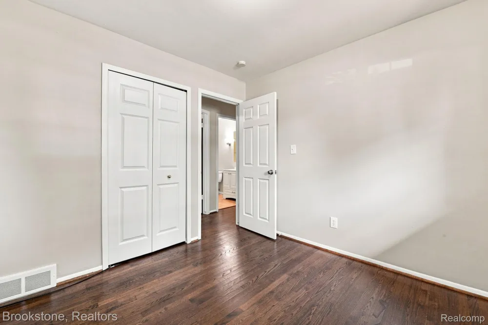 34116 Kennedy Street Westland City, MI 48185
