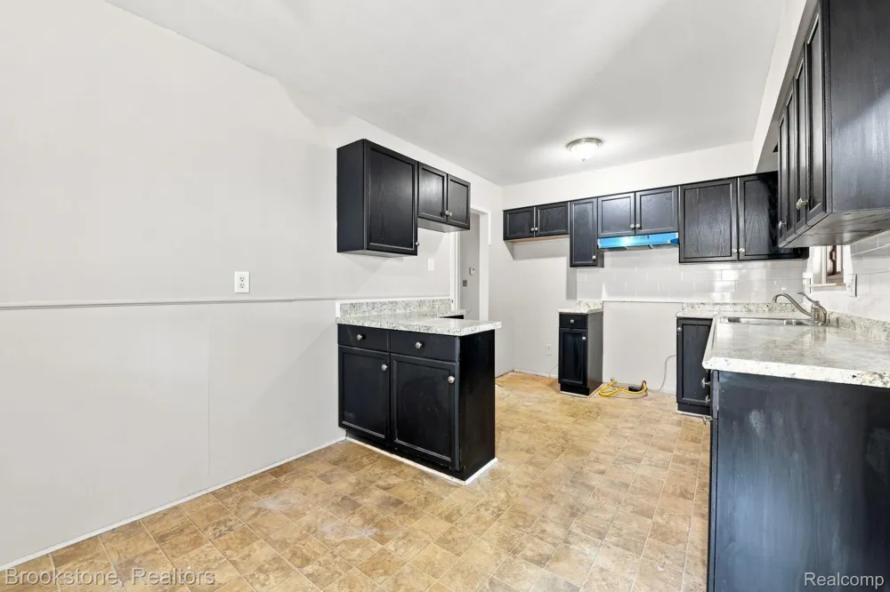34116 Kennedy Street Westland City, MI 48185
