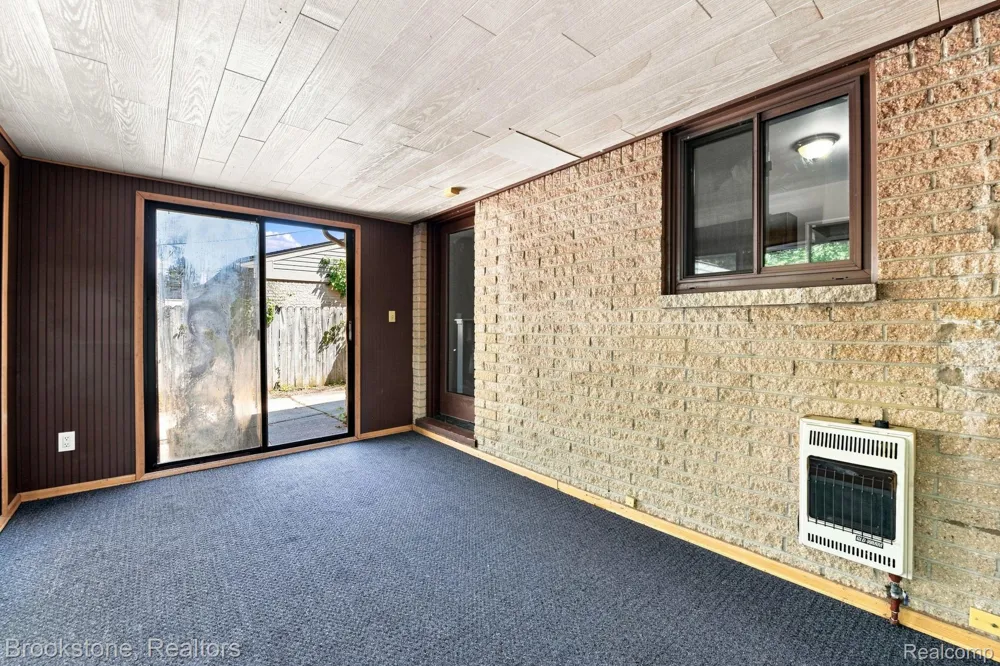 34116 Kennedy Street Westland City, MI 48185