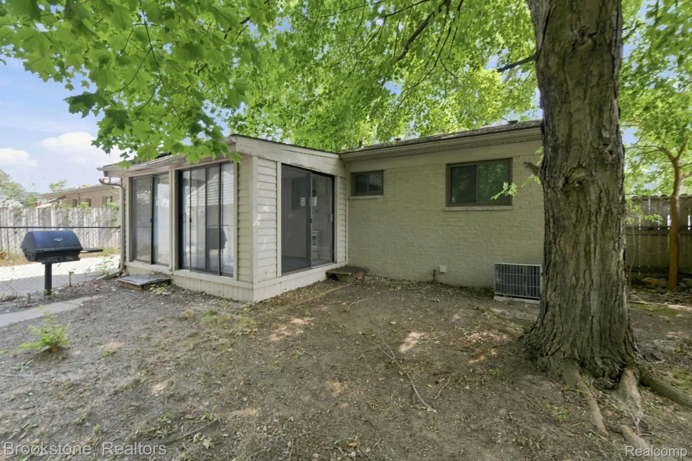 34116 Kennedy Street Westland City, MI 48185
