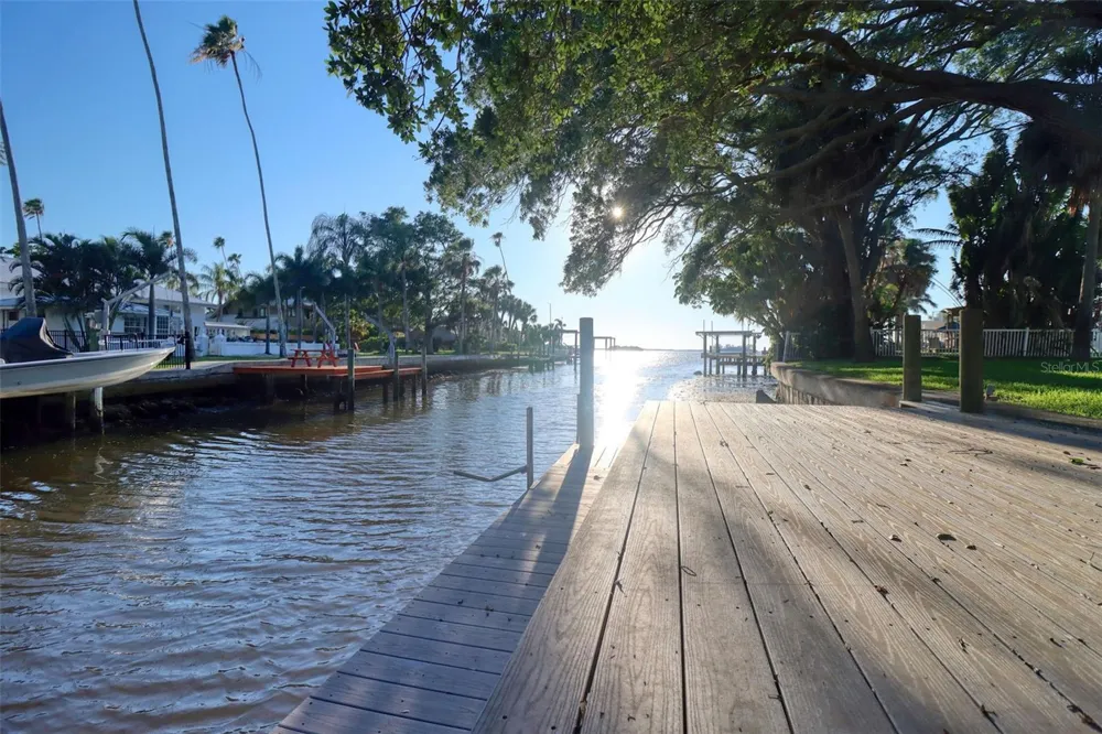 5 SHORE DRIVE Dunedin, FL 34698