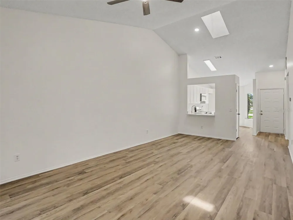 84 LAKEPOINTE CIRCLE Kissimmee, FL 34743