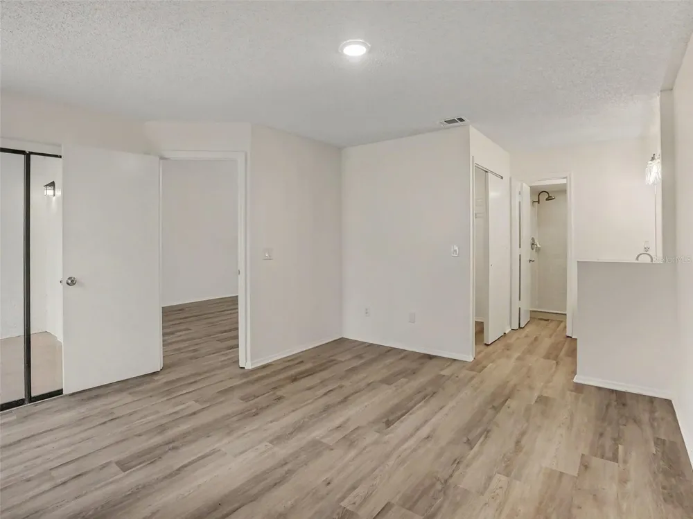 84 LAKEPOINTE CIRCLE Kissimmee, FL 34743