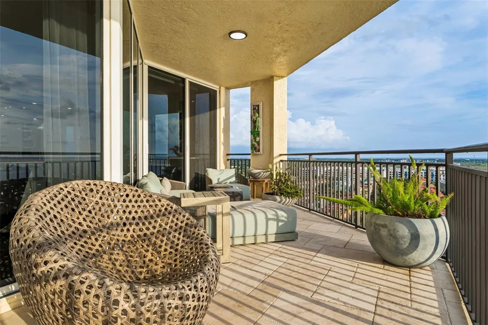 5823 BOWEN DANIEL DRIVE #1501 Tampa, FL 33616