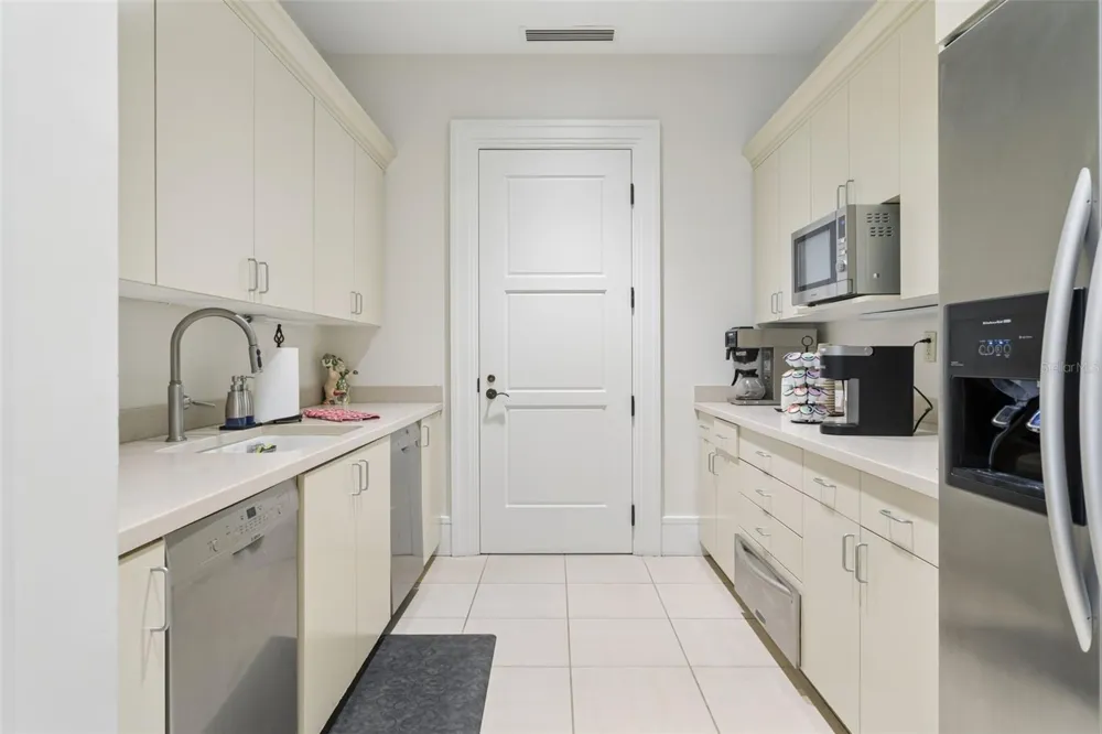 5823 BOWEN DANIEL DRIVE #1501 Tampa, FL 33616