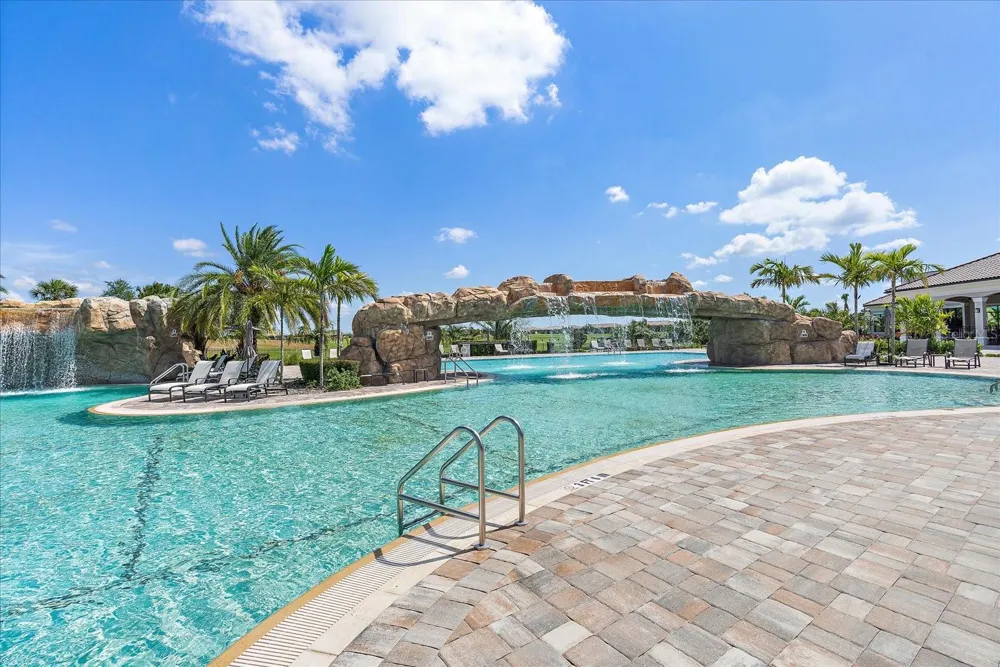 18114 GAWTHROP DRIVE #103 Bradenton, FL 34211