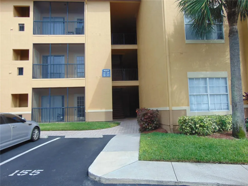 4323 BAYSIDE VILLAGE DRIVE #102 Tampa, FL 33615