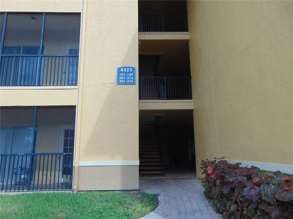 4323 BAYSIDE VILLAGE DRIVE #102 Tampa, FL 33615