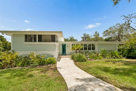 904 BAYSHORE DRIVE