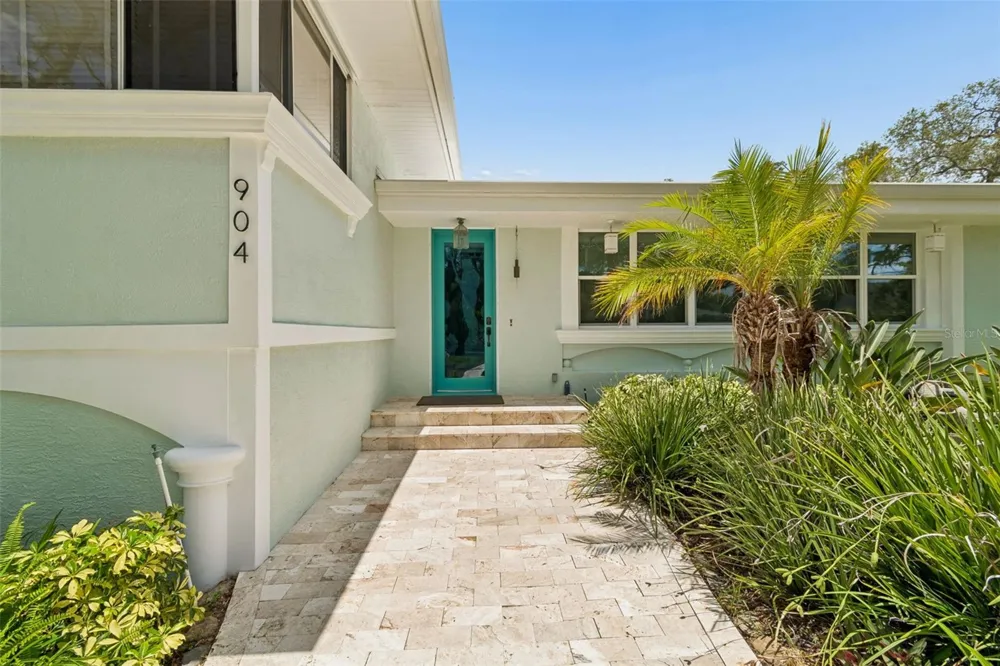 904 BAYSHORE DRIVE Tarpon Springs, FL 34689