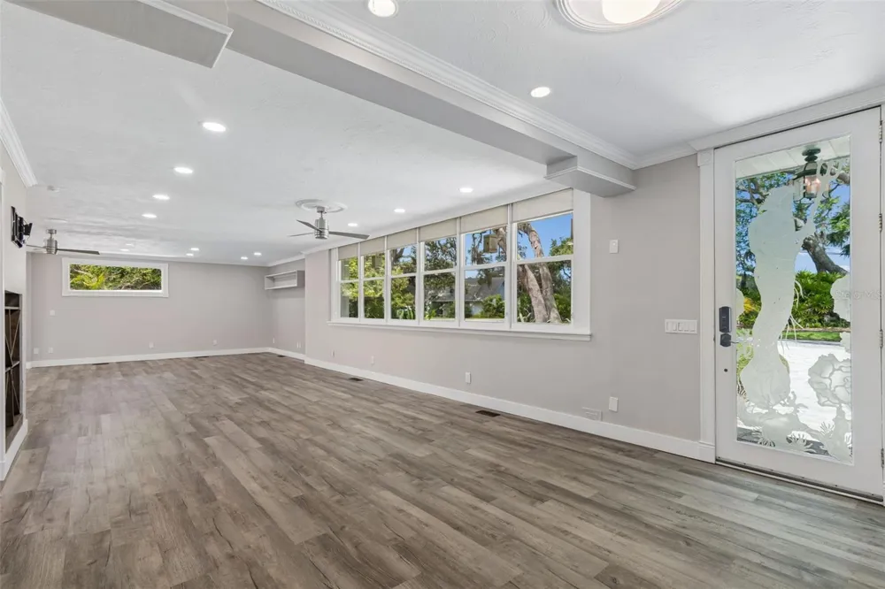 904 BAYSHORE DRIVE Tarpon Springs, FL 34689