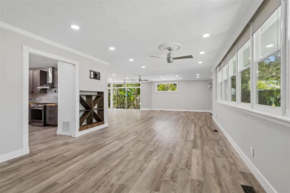 904 BAYSHORE DRIVE Tarpon Springs, FL 34689