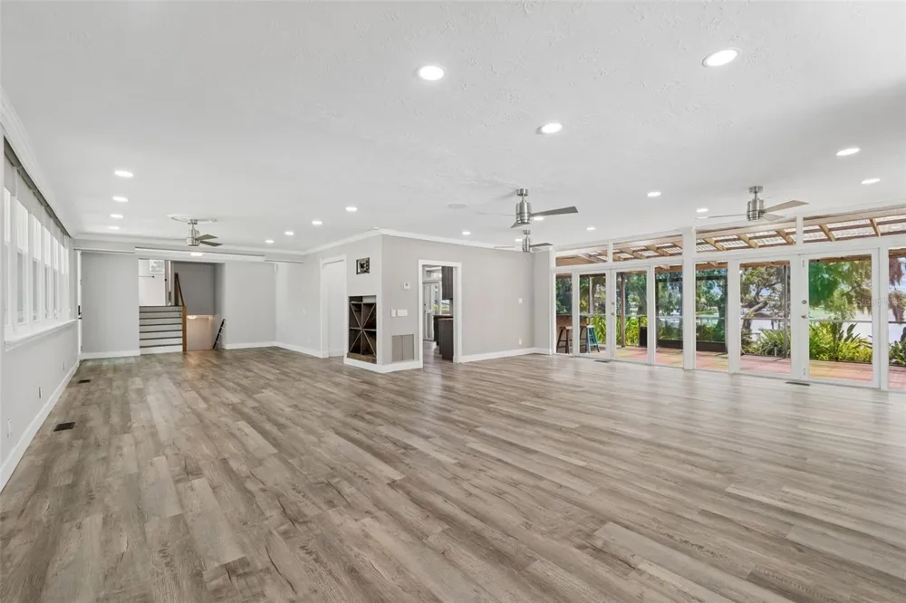 904 BAYSHORE DRIVE Tarpon Springs, FL 34689