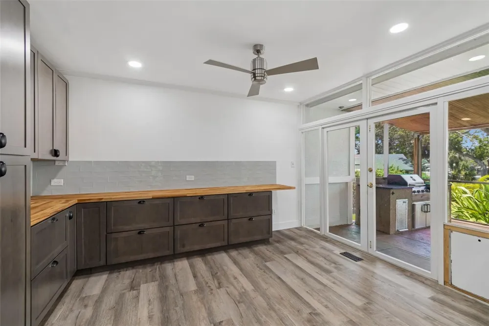904 BAYSHORE DRIVE Tarpon Springs, FL 34689