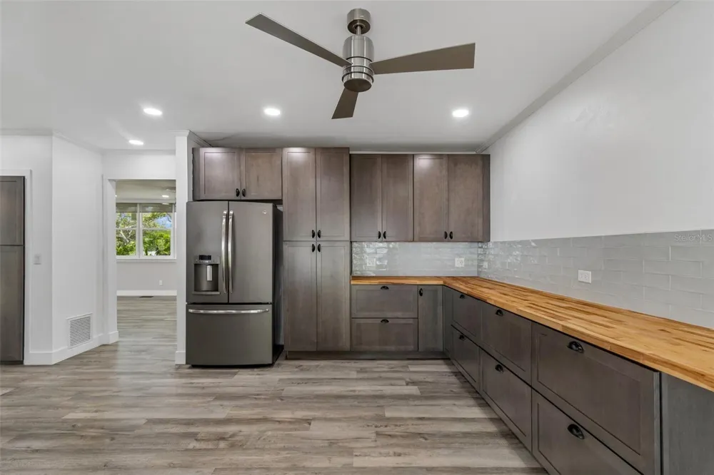 904 BAYSHORE DRIVE Tarpon Springs, FL 34689