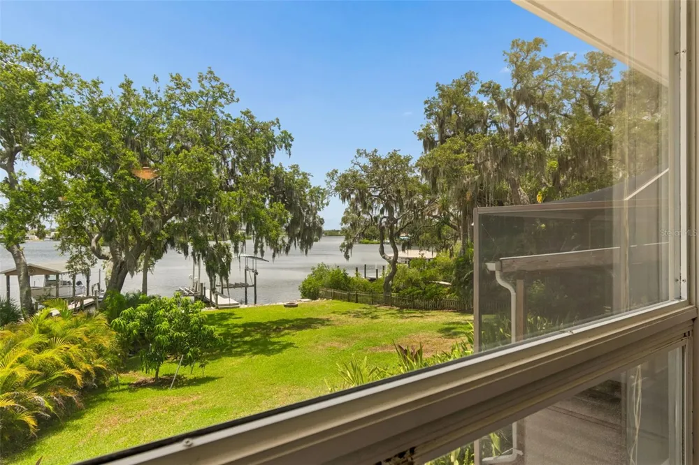 904 BAYSHORE DRIVE Tarpon Springs, FL 34689