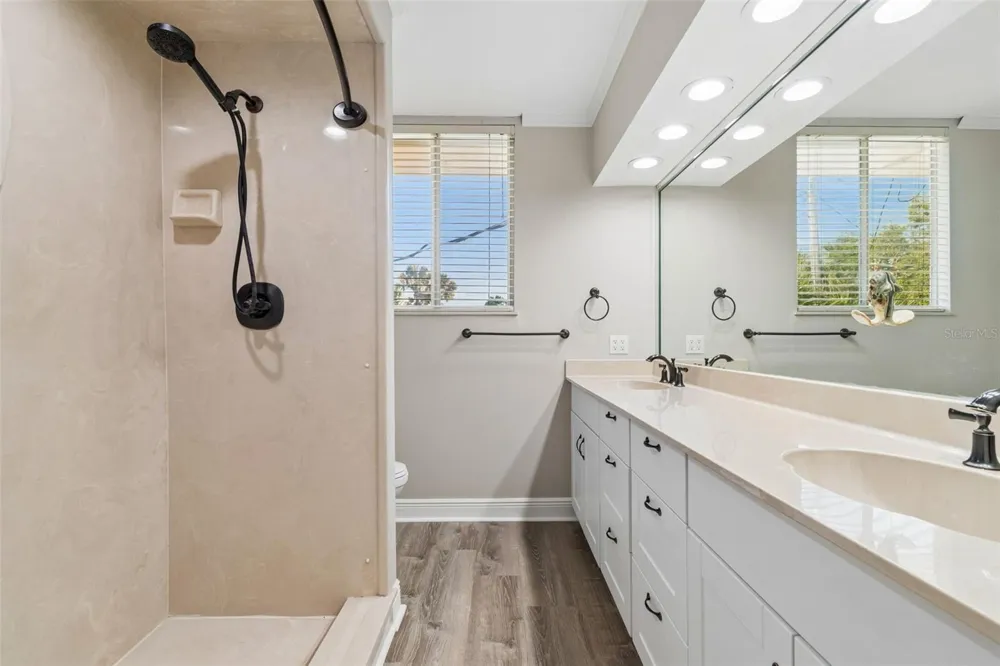904 BAYSHORE DRIVE Tarpon Springs, FL 34689
