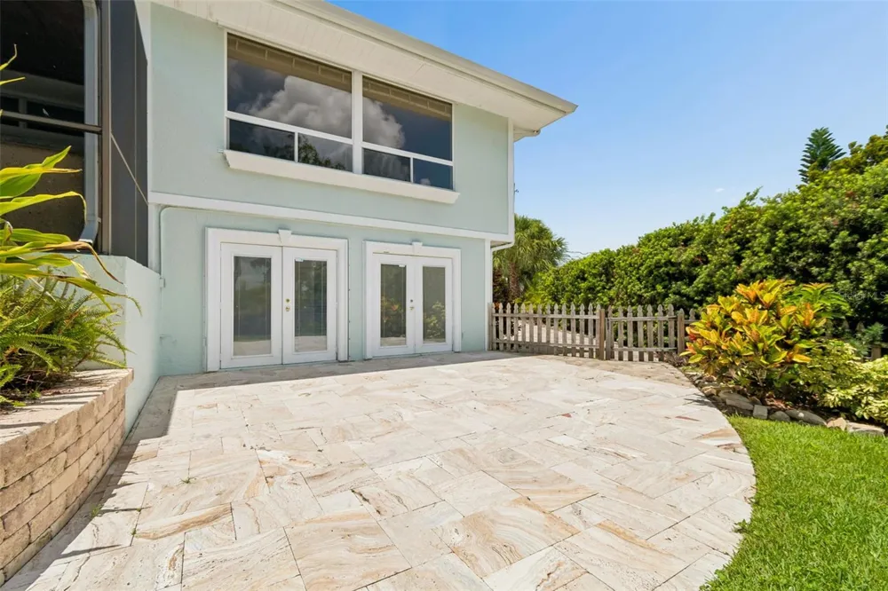 904 BAYSHORE DRIVE Tarpon Springs, FL 34689