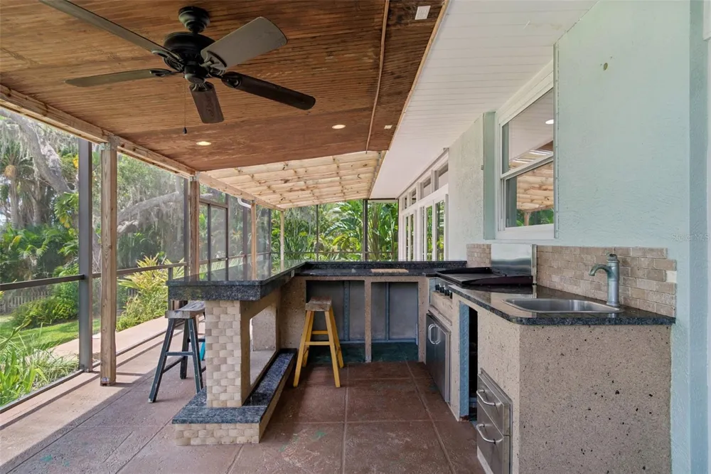 904 BAYSHORE DRIVE Tarpon Springs, FL 34689