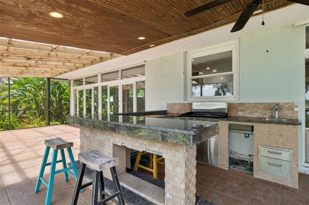 904 BAYSHORE DRIVE Tarpon Springs, FL 34689