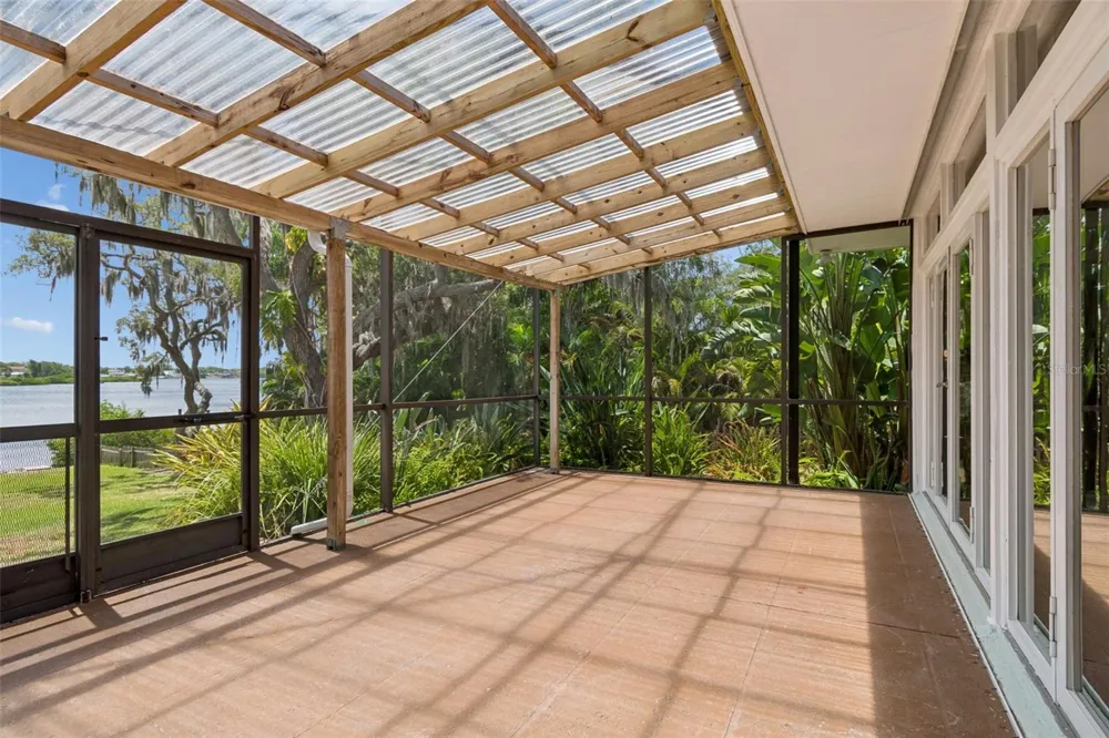 904 BAYSHORE DRIVE Tarpon Springs, FL 34689
