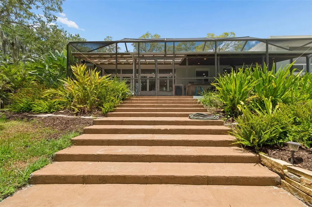 904 BAYSHORE DRIVE Tarpon Springs, FL 34689