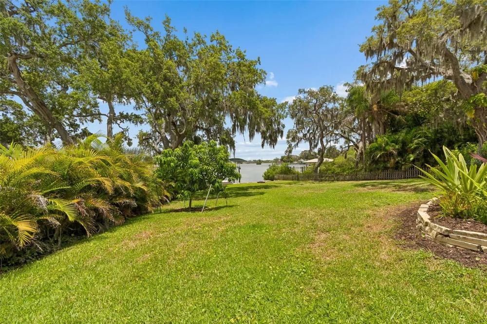 904 BAYSHORE DRIVE Tarpon Springs, FL 34689