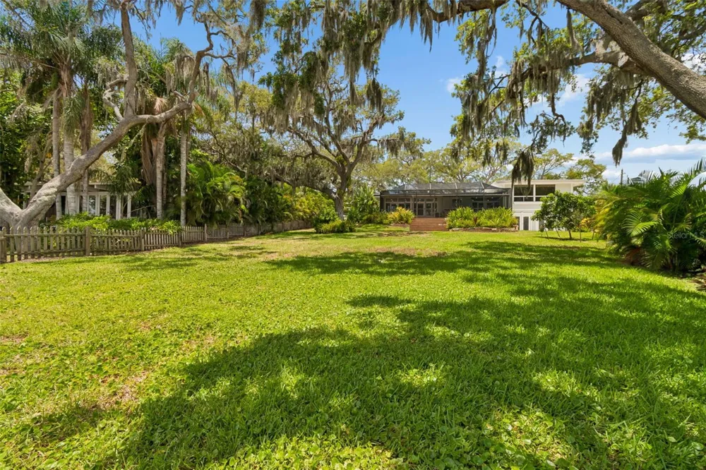 904 BAYSHORE DRIVE Tarpon Springs, FL 34689