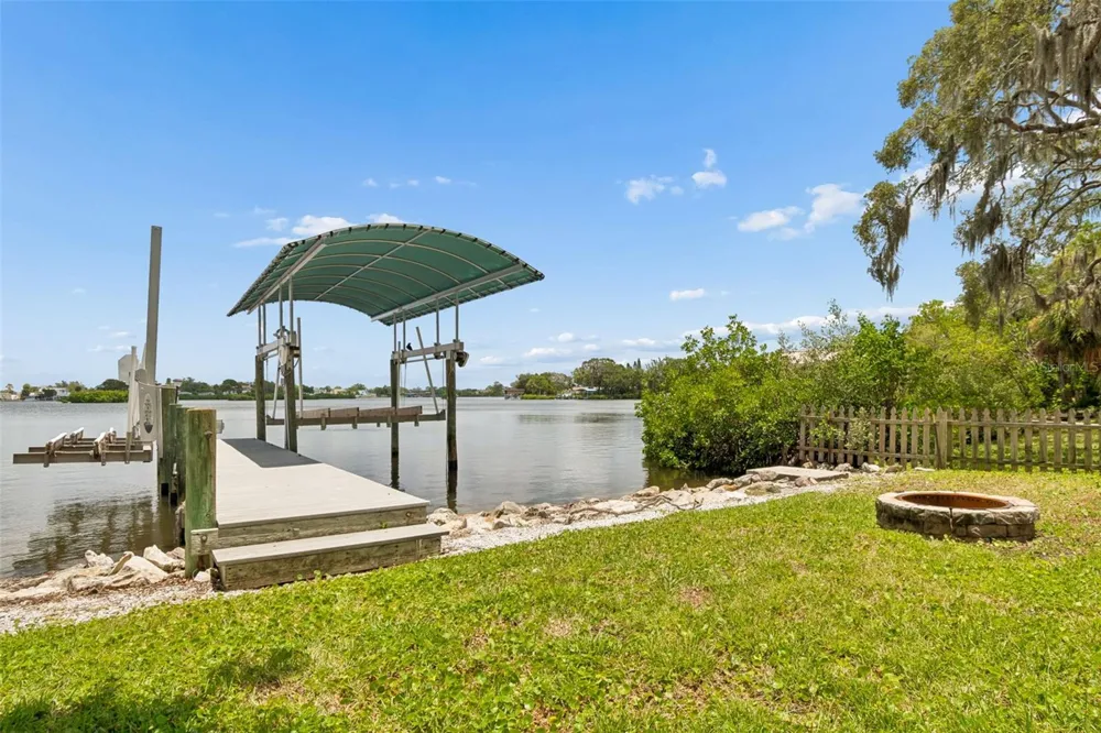904 BAYSHORE DRIVE Tarpon Springs, FL 34689
