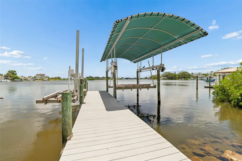 904 BAYSHORE DRIVE Tarpon Springs, FL 34689
