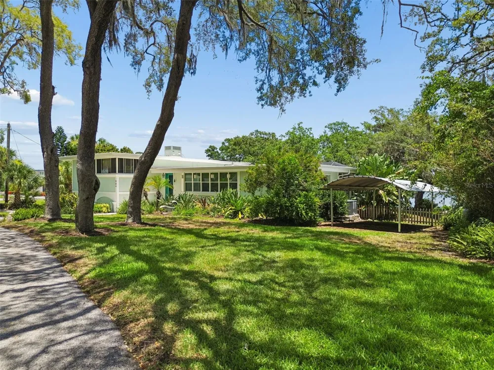 904 BAYSHORE DRIVE Tarpon Springs, FL 34689