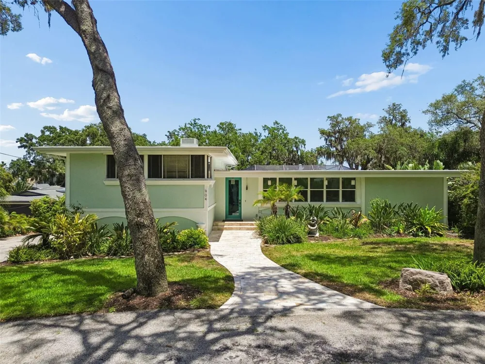 904 BAYSHORE DRIVE Tarpon Springs, FL 34689