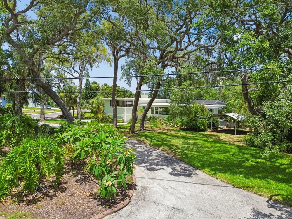 904 BAYSHORE DRIVE Tarpon Springs, FL 34689