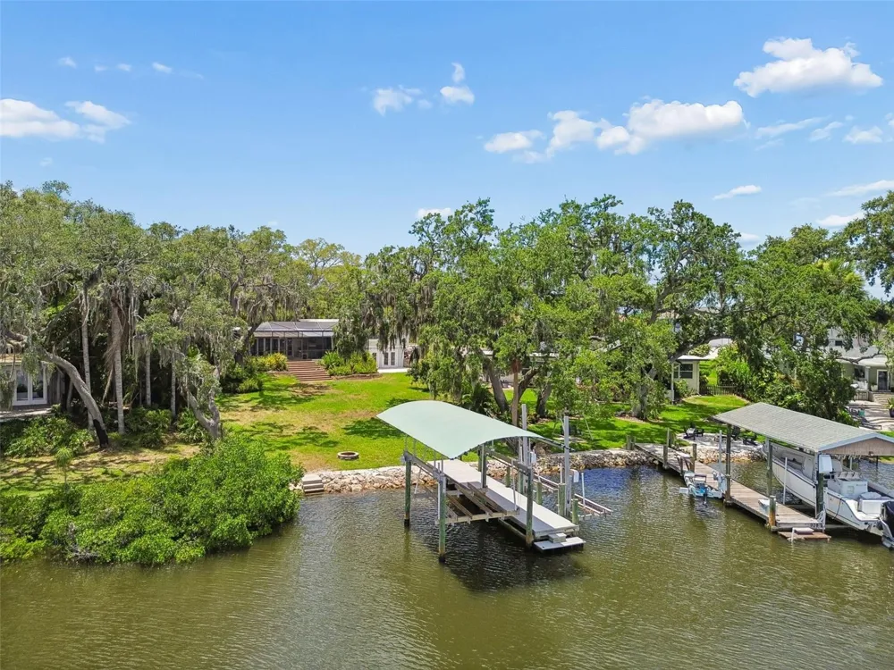 904 BAYSHORE DRIVE Tarpon Springs, FL 34689