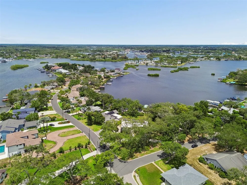 904 BAYSHORE DRIVE Tarpon Springs, FL 34689