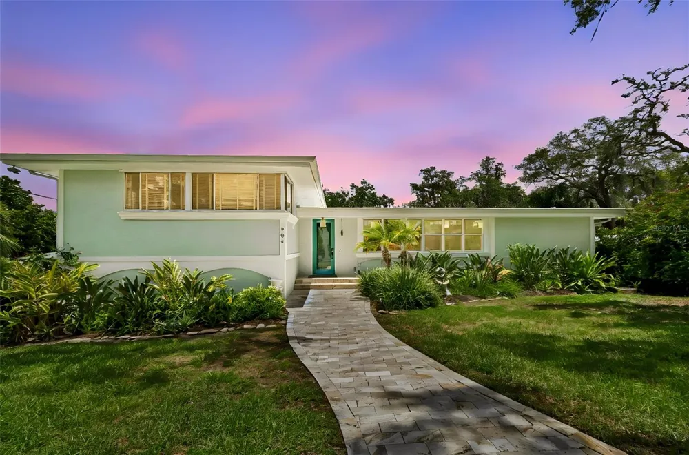 904 BAYSHORE DRIVE Tarpon Springs, FL 34689