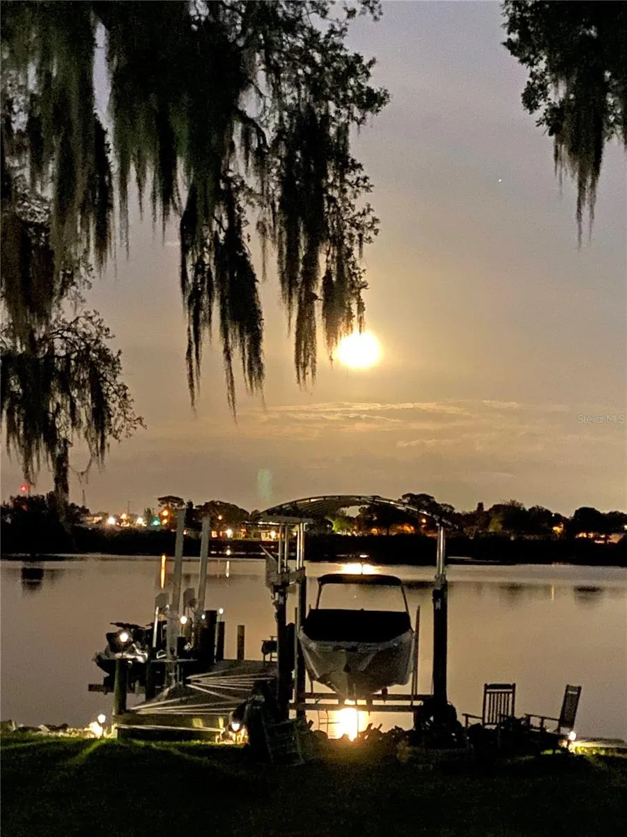 904 BAYSHORE DRIVE Tarpon Springs, FL 34689