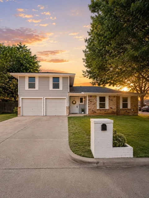 1233 Nicole Way