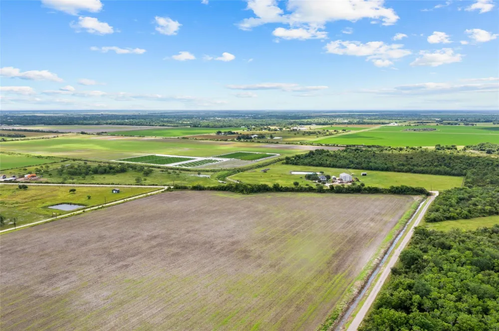 28 County Road 160 Alvin, TX 77511