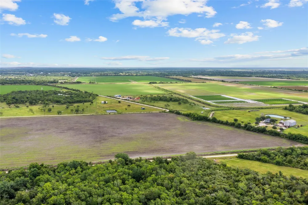 28 County Road 160 Alvin, TX 77511