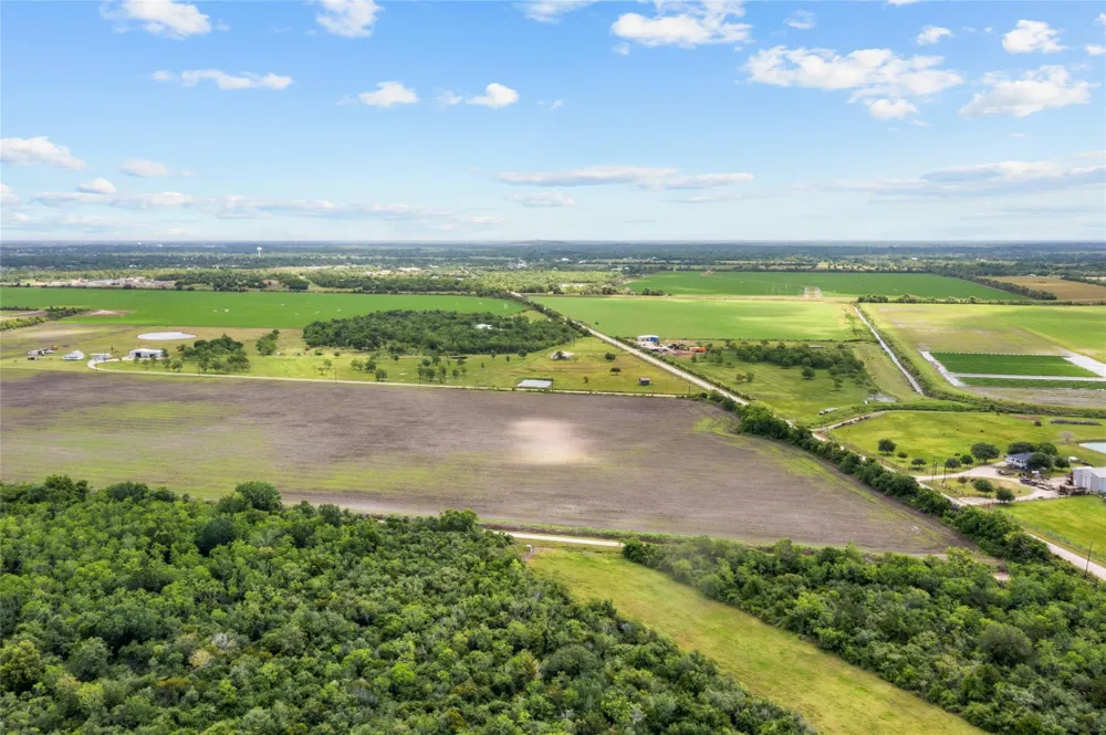 28 County Road 160 Alvin, TX 77511