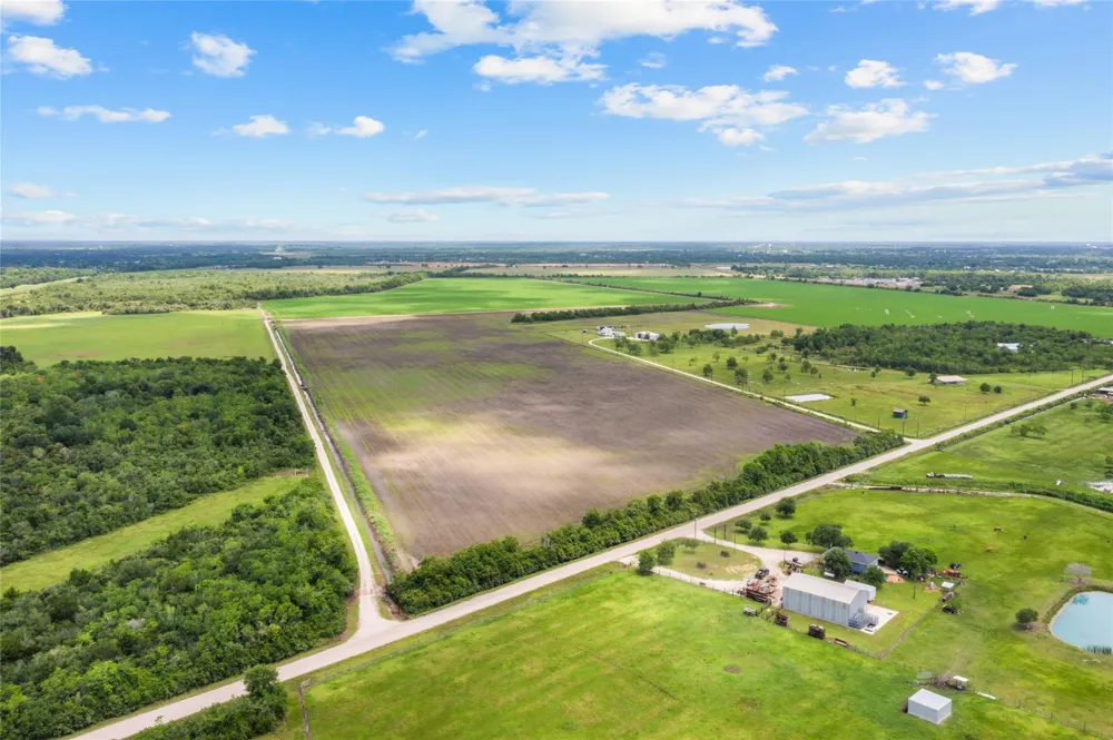 28 County Road 160 Alvin, TX 77511